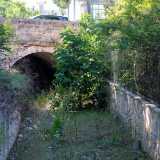 L�architetto bitontino Michele Masotino seppe per� aggirare l�ostacolo, realizzando un efficiente sistema di ponticelli ad arco ad altezza crescente...